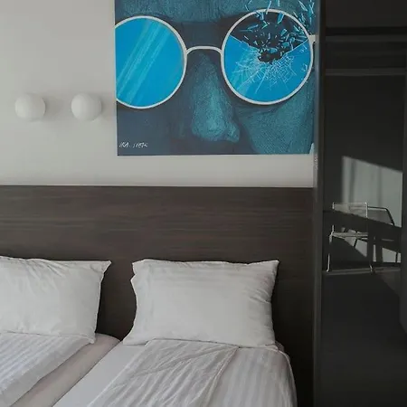 Resume Apartments, Reporter Flat No 3 By Urban Rent *